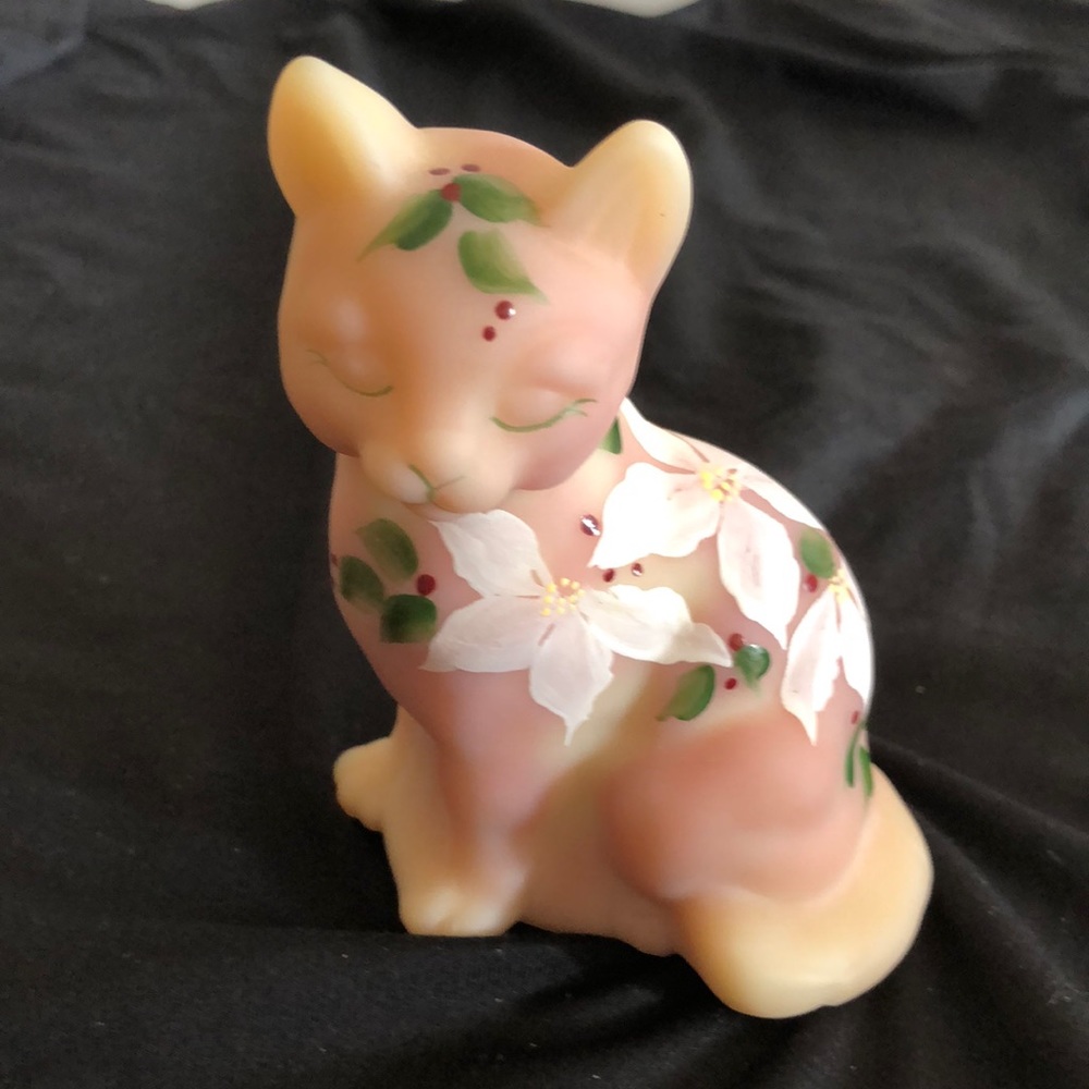 Fenton Pink Burmese Hand-painted Cat. Collectors Showcase series Winter/ Glows